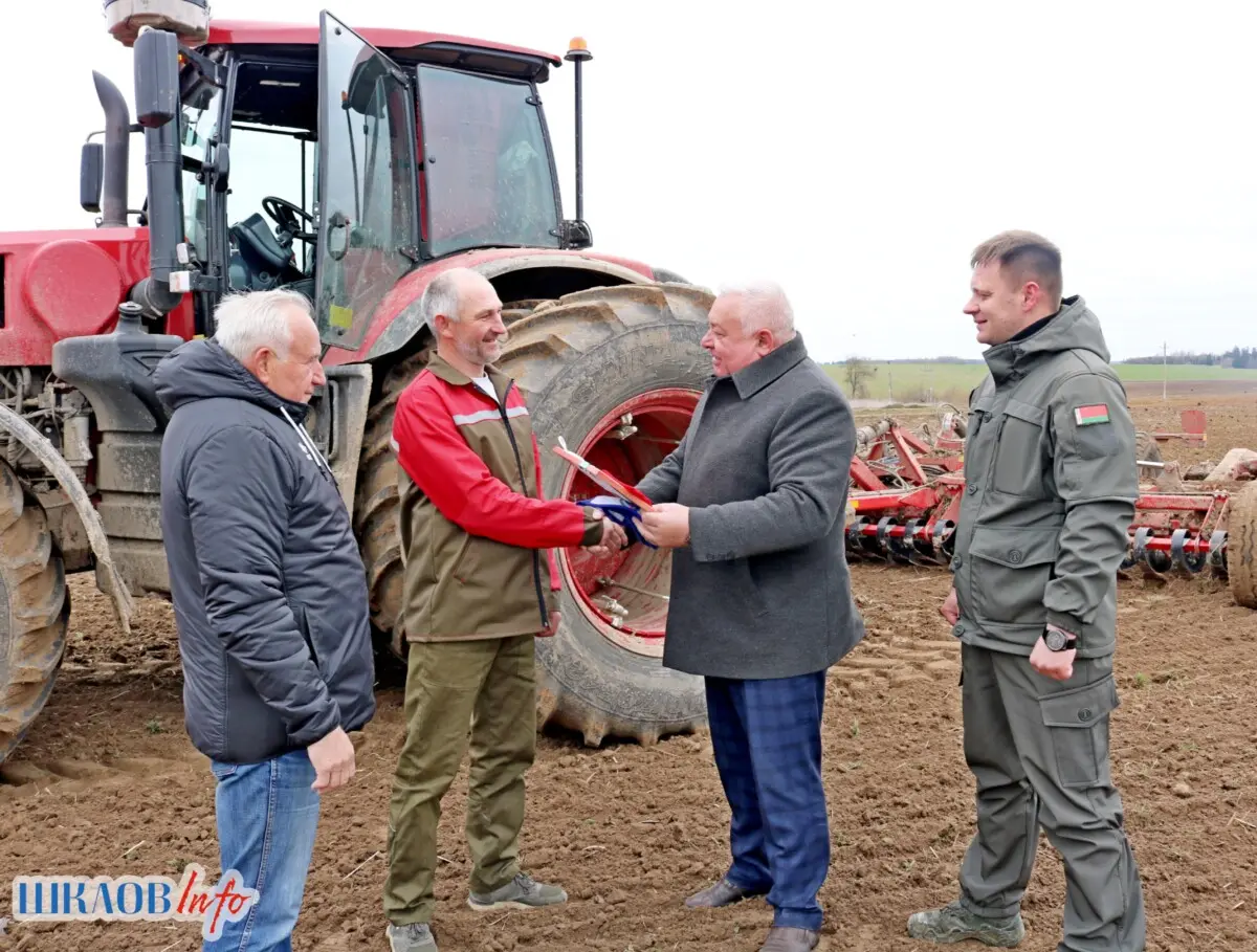 В Шкловском районе награждены лучшие труженики на весенне-полевых работах