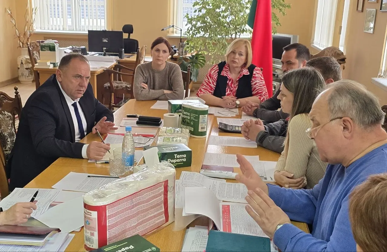 Председатель Шкловского райисполкома Сергей Бартош провел встречу с коллективом бумажной фабрики «Спартак»