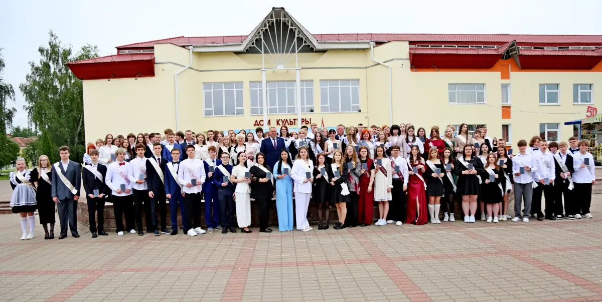 В Шклове прошло торжественное мероприятие, посвященное вручению аттестатов выпускникам