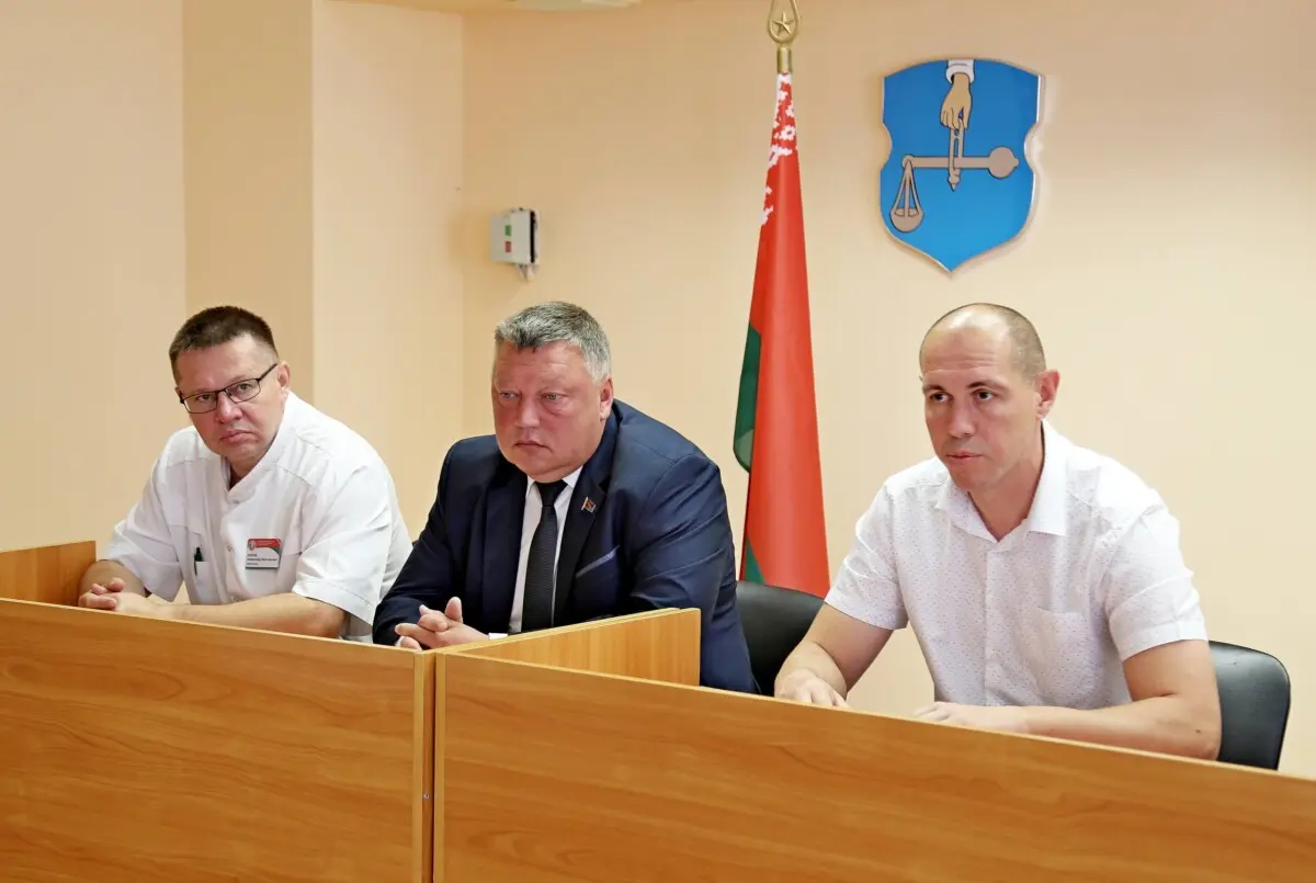 В рамках Единого дня информирования председатель районного Совета депутатов встретился с коллективом Шкловской ЦРБ
